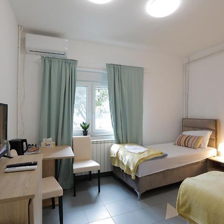 Aviator Apartments & Rooms Nikola Tesla Airport Belgrade Surčin Eksteriør bilde