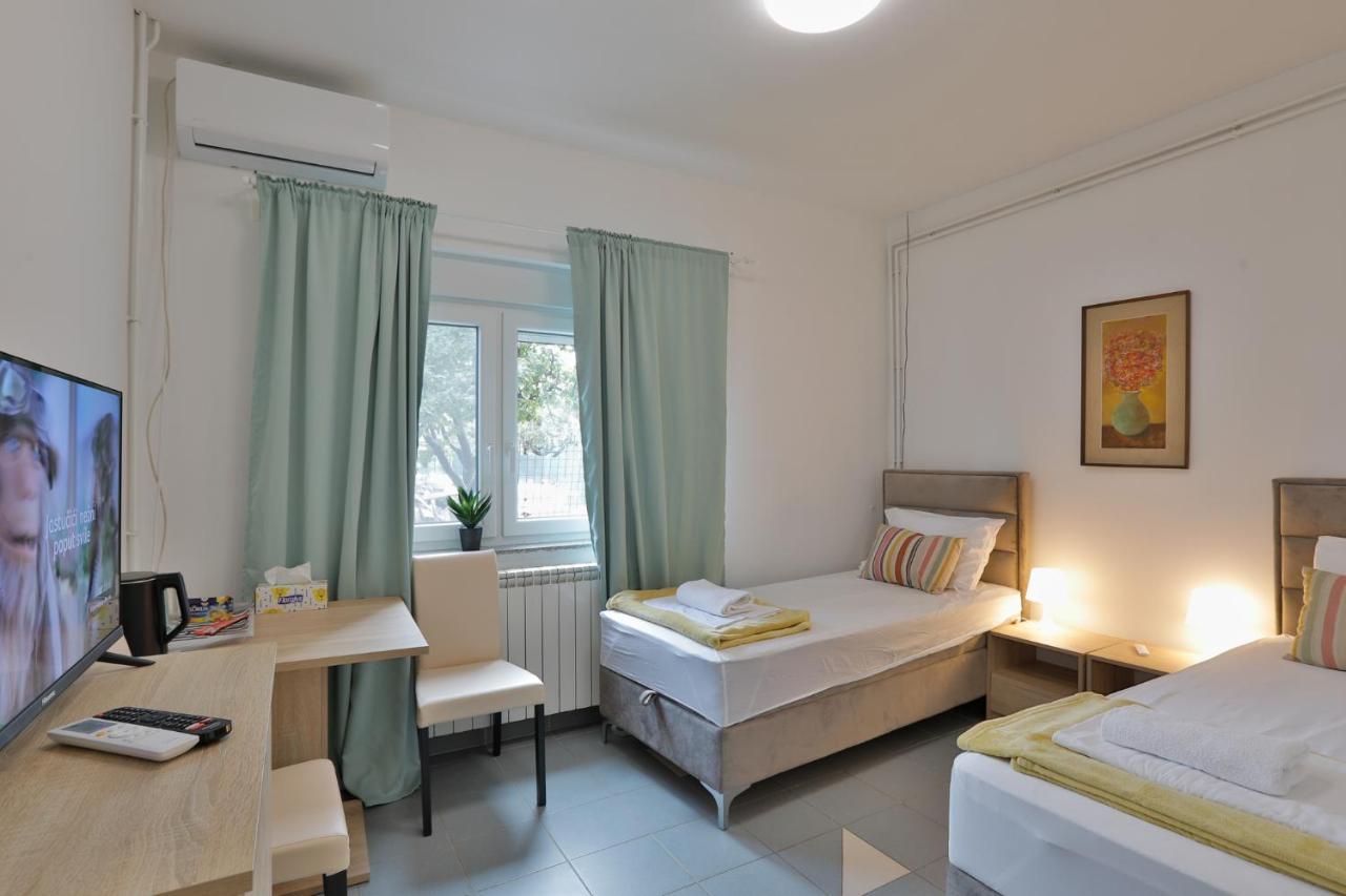 Aviator Apartments & Rooms Nikola Tesla Airport Belgrade Surčin Eksteriør bilde