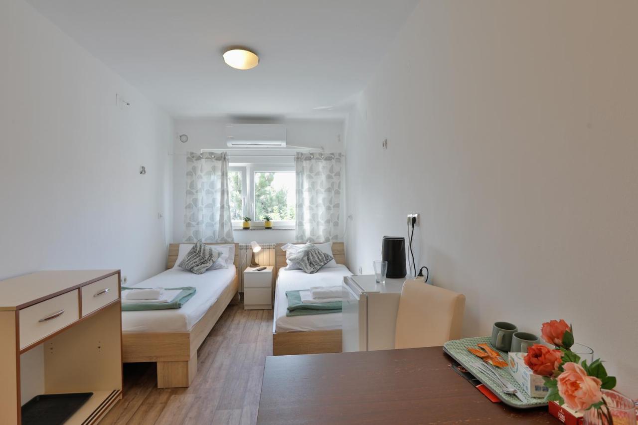 Aviator Apartments & Rooms Nikola Tesla Airport Belgrade Surčin Eksteriør bilde