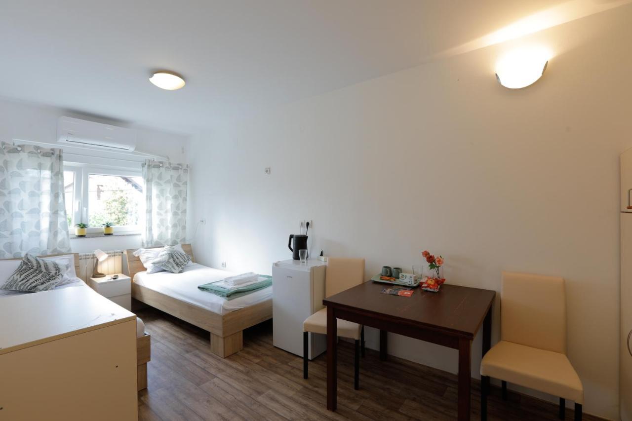 Aviator Apartments & Rooms Nikola Tesla Airport Belgrade Surčin Eksteriør bilde