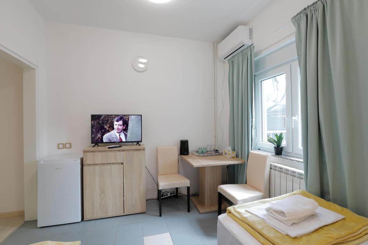 Aviator Apartments & Rooms Nikola Tesla Airport Belgrade Surčin Eksteriør bilde
